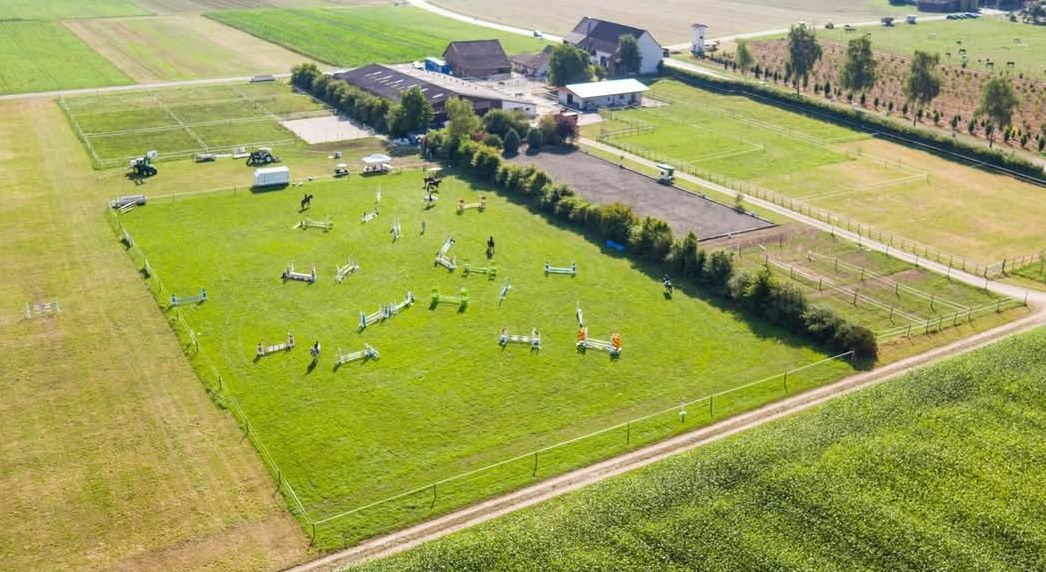 Lehrstelle/Praktikum/Aushilfe in Sportstall mit Pensionspferdehaltung